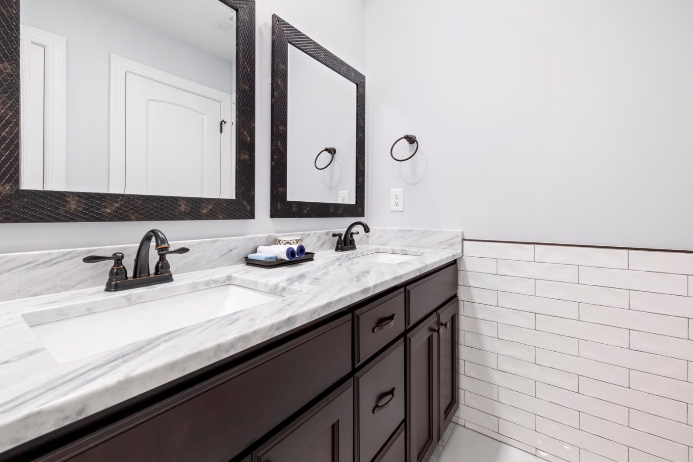 Marble Sinks & Vanities: Sizes, Installation and Prices in Saudi Arabia 5 Double marble vanity on a single slab