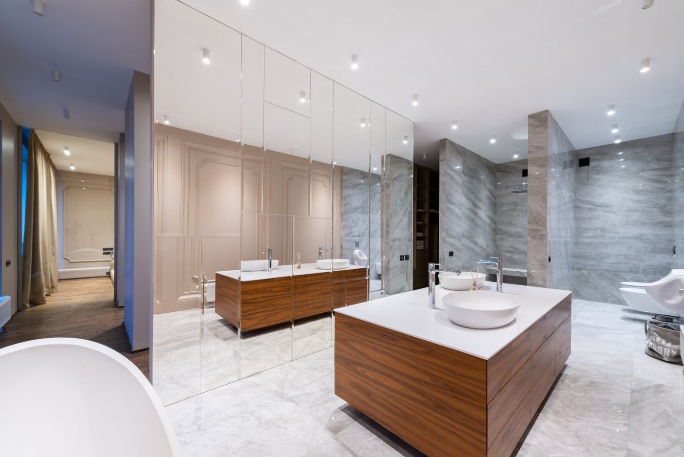 Marble Sinks & Vanities: Sizes, Installation and Prices in Saudi Arabia 6 Marble bathroom with a full-height marble backsplash